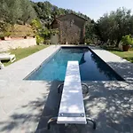 Iris With Swimming Pool Vila *