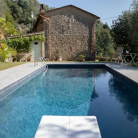 Villa Iris With Swimming Pool