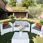 Villa Iris With Swimming Pool